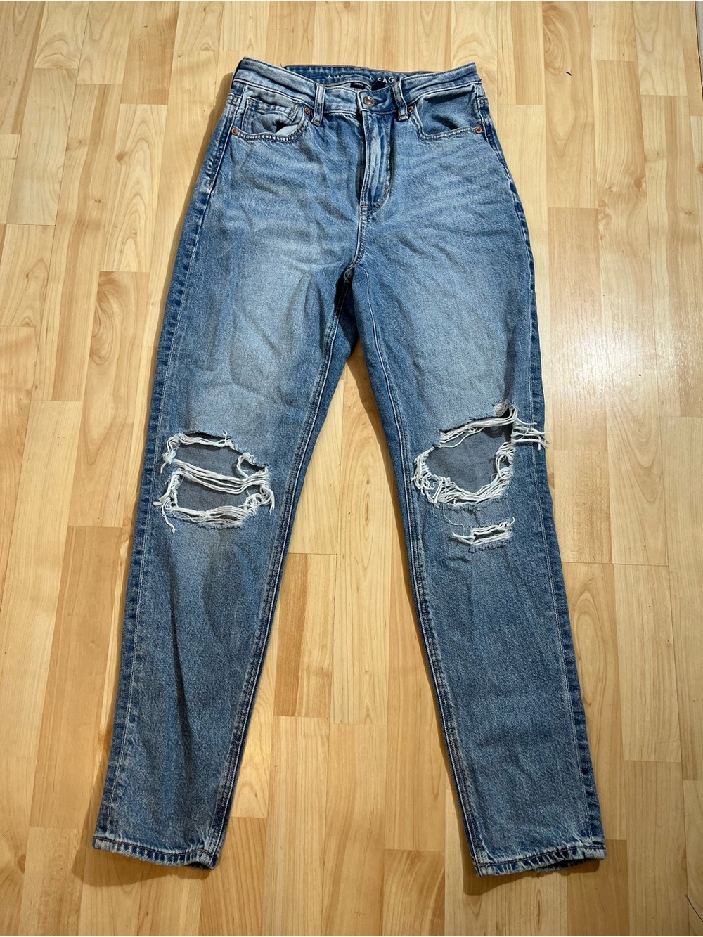 American Eagle Womens Light Washed Distressed High Rise Denim Size 2